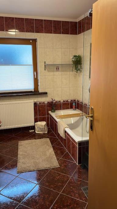 Cozy Wilkipartment Bis 4 Pers - Hund - Netflix - Wlan - Wintergarten - Coffeebar - Popcorn Verl المظهر الخارجي الصورة