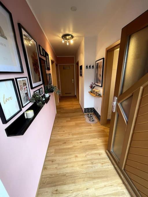 Cozy Wilkipartment Bis 4 Pers - Hund - Netflix - Wlan - Wintergarten - Coffeebar - Popcorn Verl المظهر الخارجي الصورة