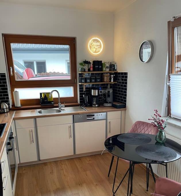 Cozy Wilkipartment Bis 4 Pers - Hund - Netflix - Wlan - Wintergarten - Coffeebar - Popcorn Verl المظهر الخارجي الصورة